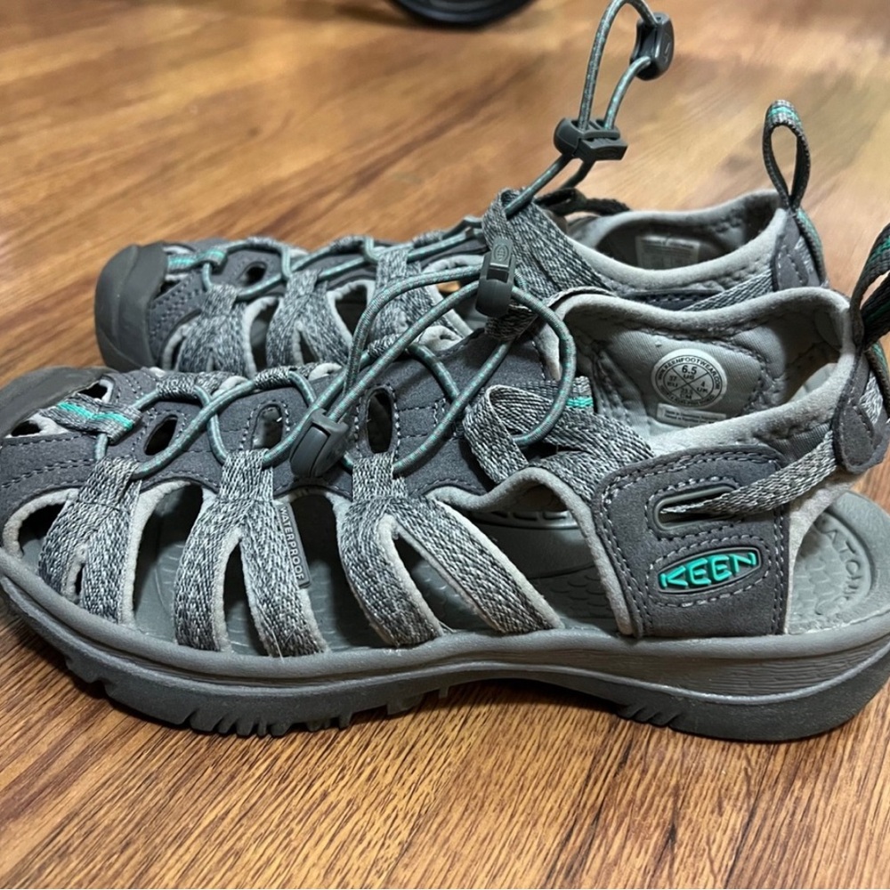KEEN Newport H2 Water
Sandals Kids Size 6.5 US Grey
Teal Sport Water Shoes